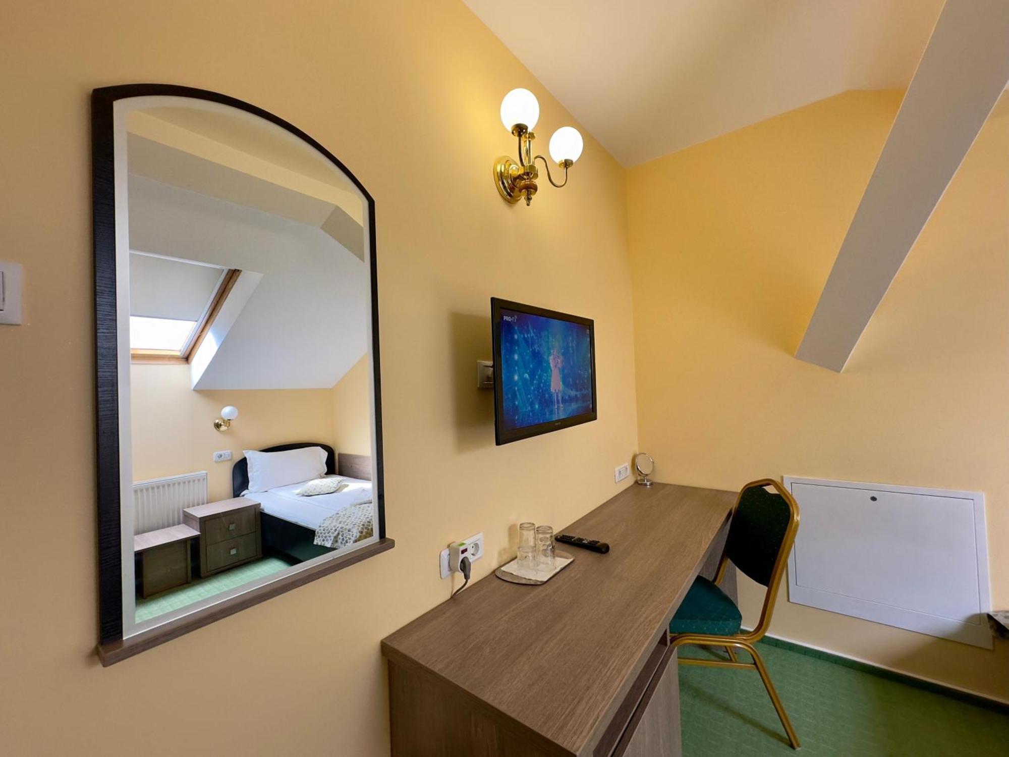 Pension Hotel Fast Rădăuţi Dış mekan fotoğraf