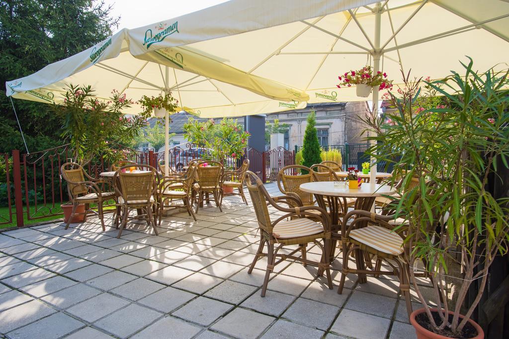 Pension Hotel Fast Rădăuţi Dış mekan fotoğraf